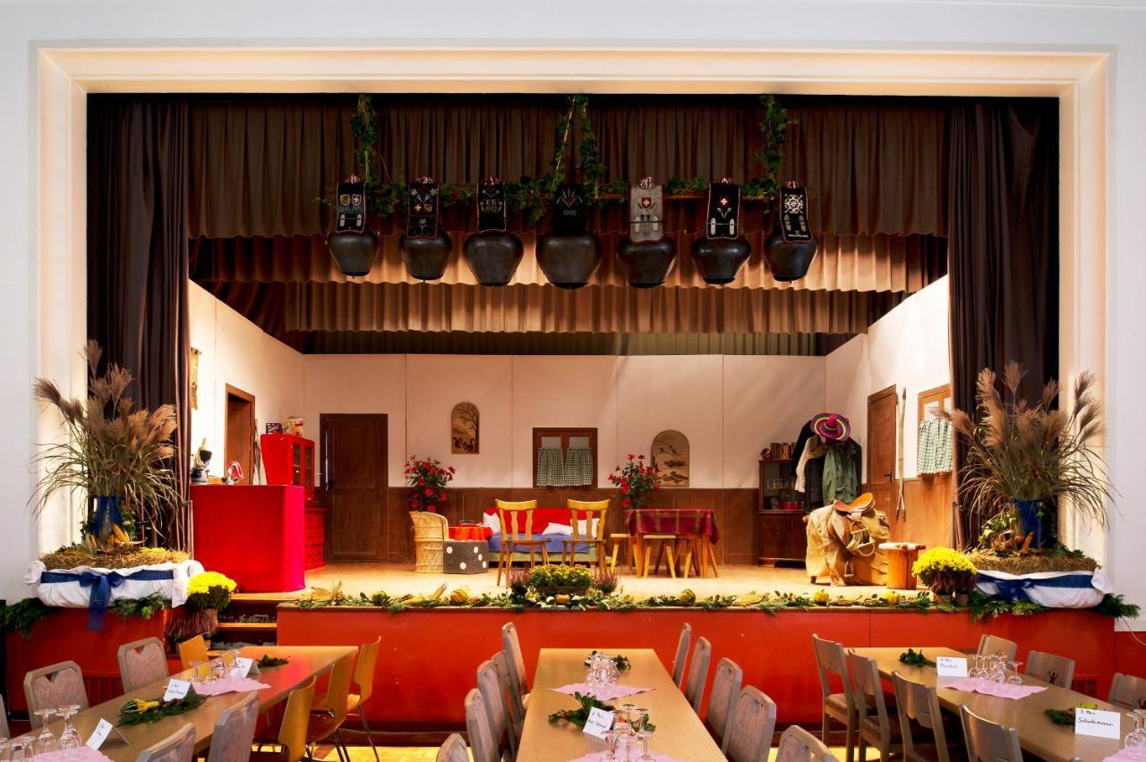 Aarwangen Gasthof Zum Wilden Mann מראה חיצוני תמונה