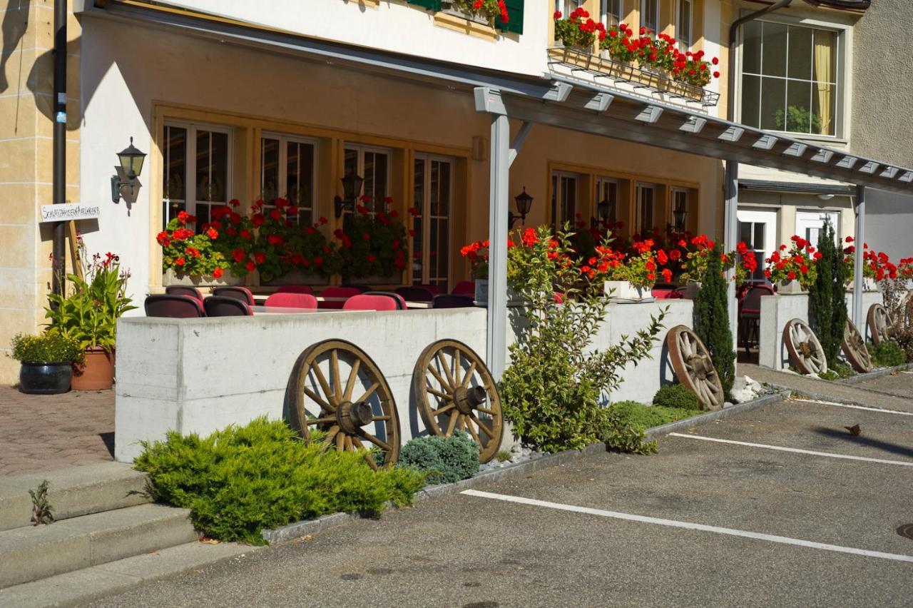 Aarwangen Gasthof Zum Wilden Mann מראה חיצוני תמונה